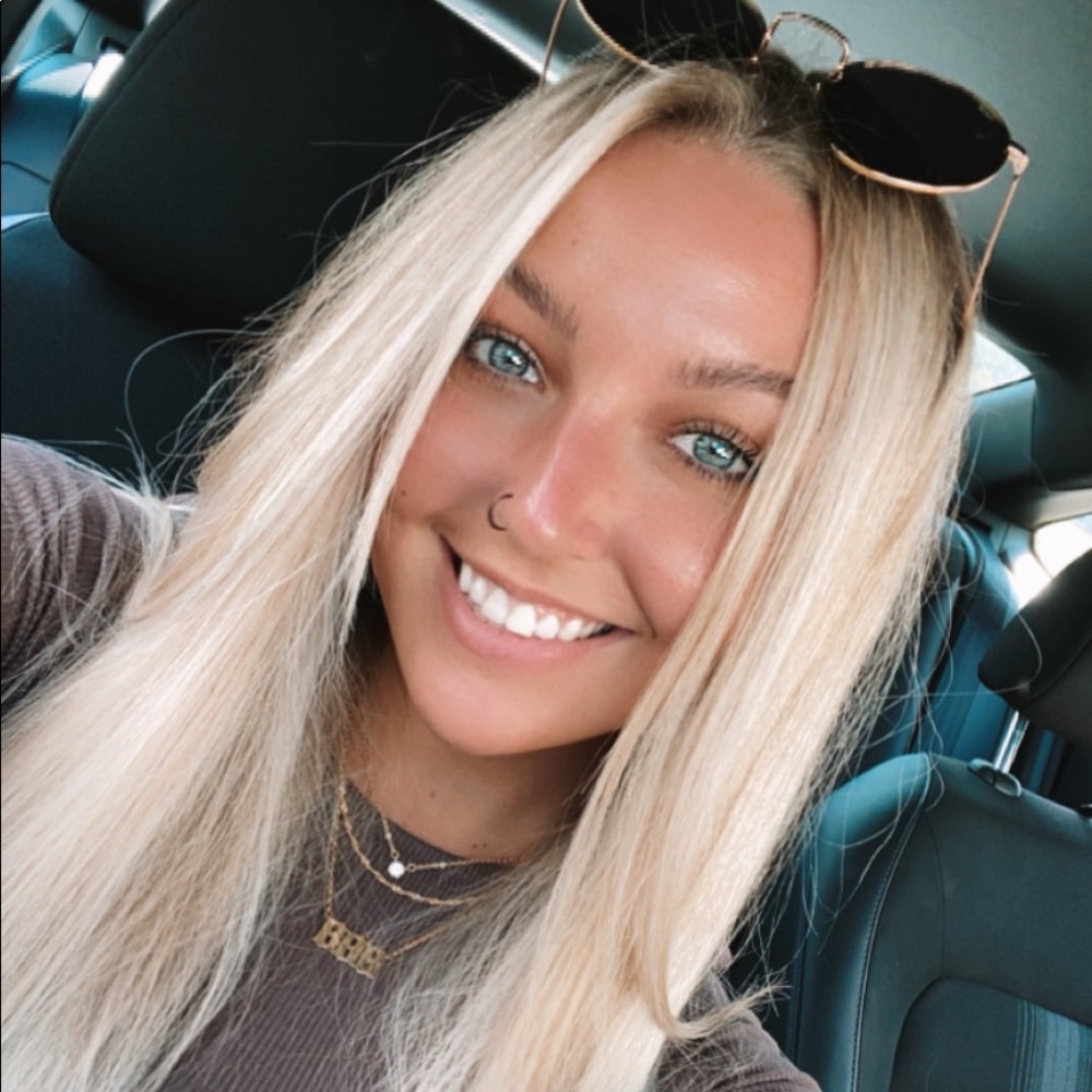 Meet your Posher, Cassi
